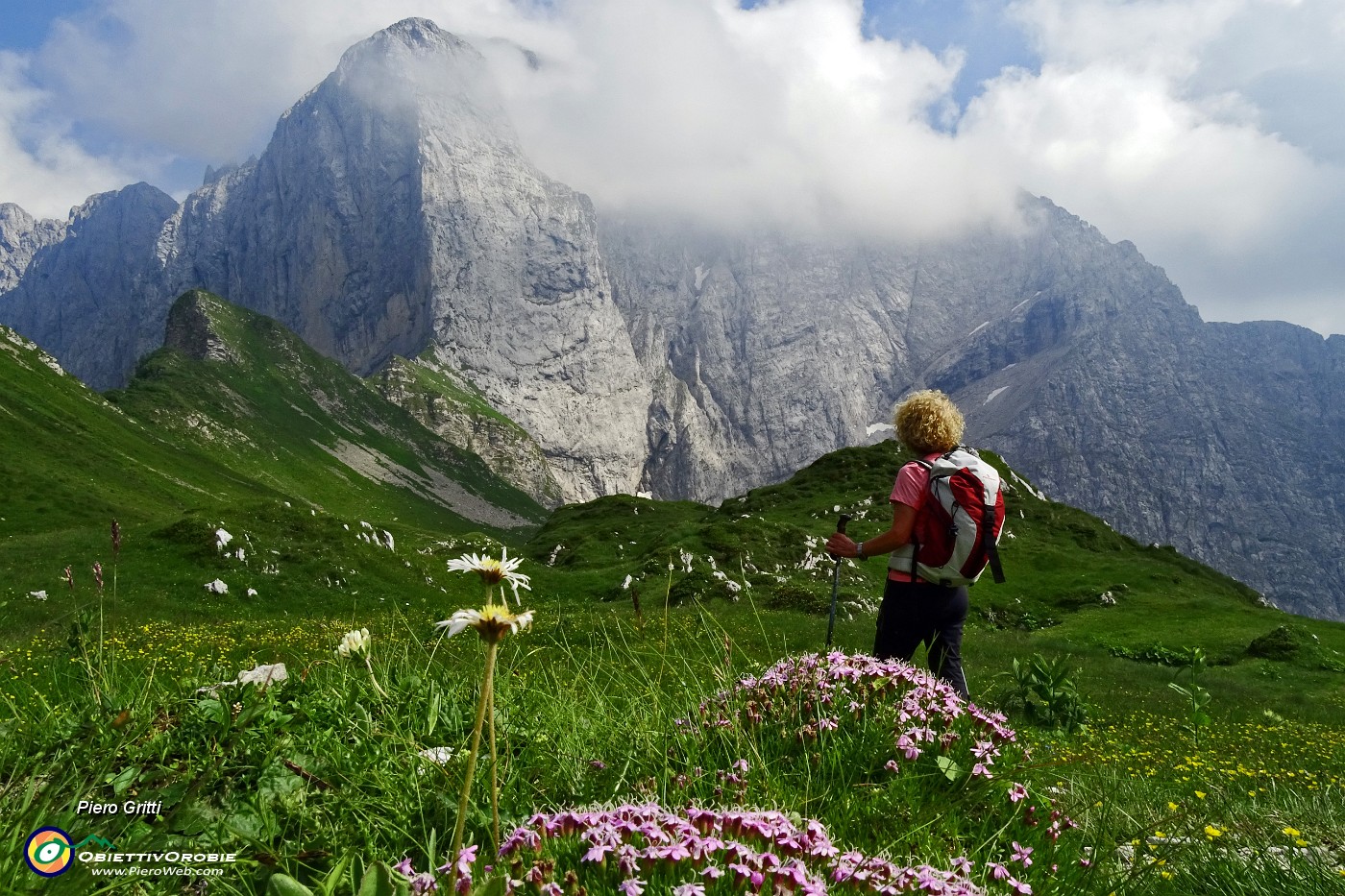 75 Scendendo dal Passo dello Scagnello vista in Cima Verde e parete nord Presolana  .JPG -                                